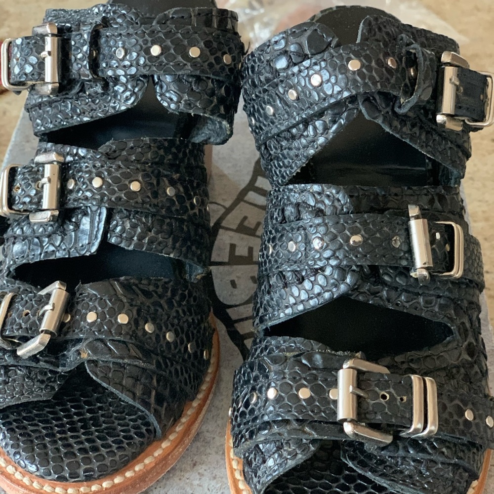 Freebird sandals size 6